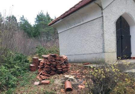 ZAMENJAVA KRITINE KAPELICA LOŠKO 02 FOTO BOŠTJAN OTONIČAR